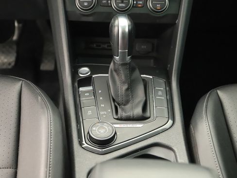 Used 2018 Volkswagen Tiguan SE w/ Panoramic Sunroof Package AWD/4WD image 21