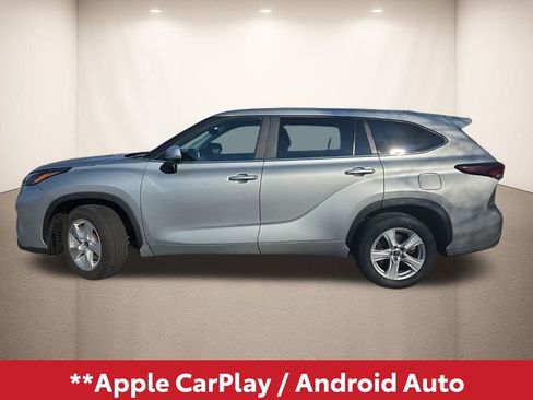 Used 2024 Toyota Highlander LE image 3