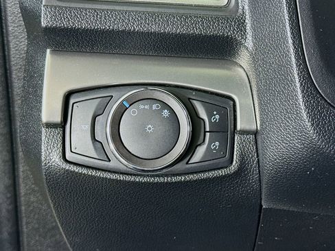 Used 2018 Ford Explorer XLT AWD/4WD image 17