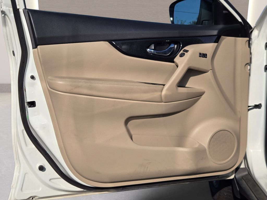 Used 2017 Nissan Rogue SL FWD image 20