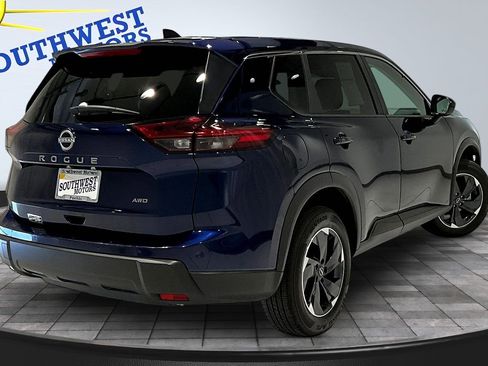 Used 2025 Nissan Rogue SV AWD/4WD image 7