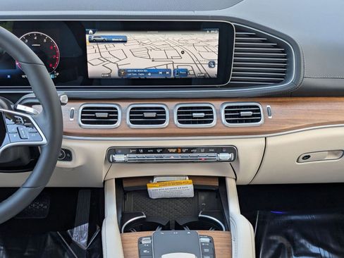 Certified 2025 Mercedes-Benz GLS 450 4MATIC image 20