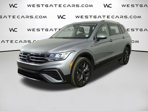 Used 2024 Volkswagen Tiguan SE image 1