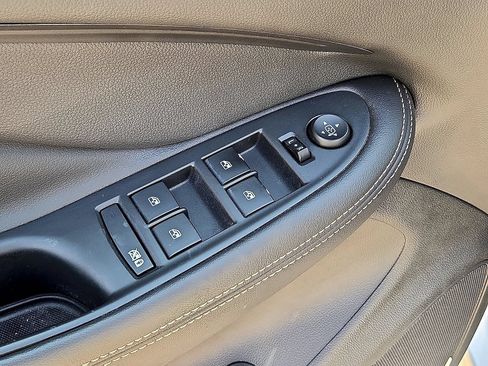 Used 2017 Buick Envision Premium AWD/4WD image 23