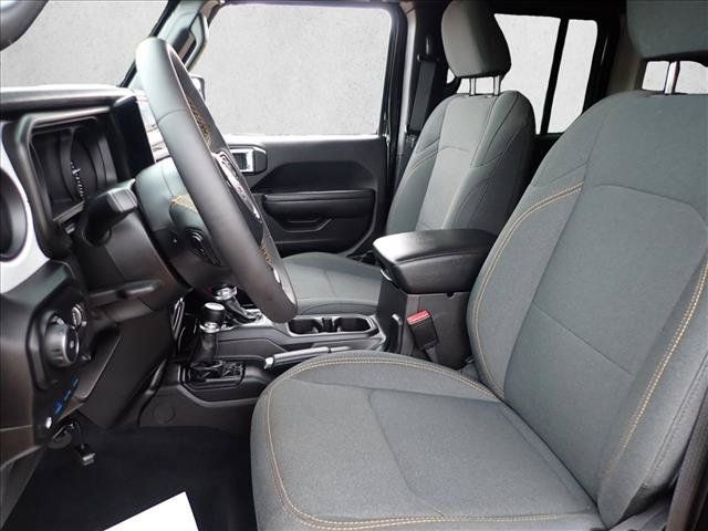 Used 2024 Jeep Wrangler Unlimited AWD/4WD image 10
