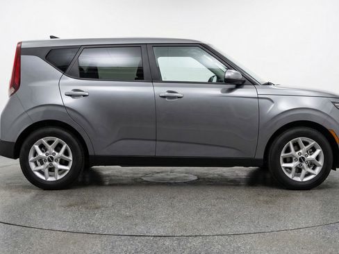 Used 2025 Kia Soul LX w/ LX Technology Package FWD image 11