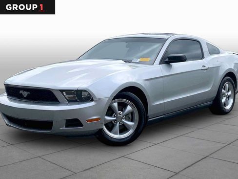 Used 2010 Ford Mustang Premium RWD image 1