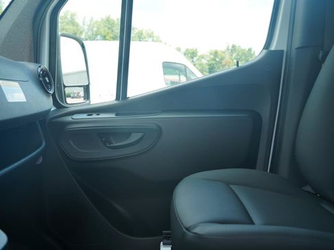 Used 2025 Mercedes-Benz Sprinter 2500 image 31