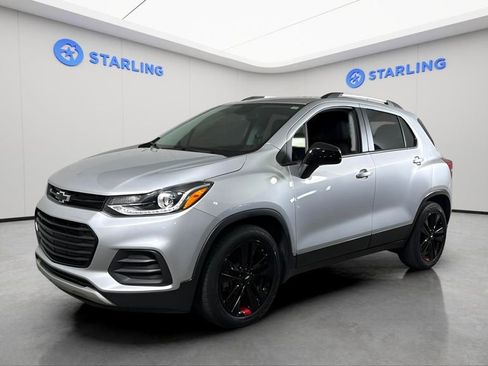 Certified 2022 Chevrolet Trax LT w/ Redline Edition FWD image 1