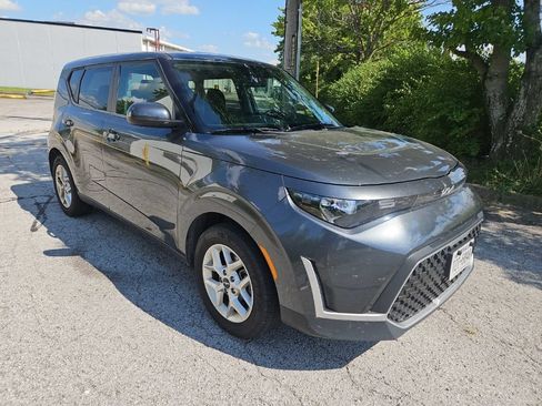Used 2024 Kia Soul LX w/ Option Group 015 FWD image 2