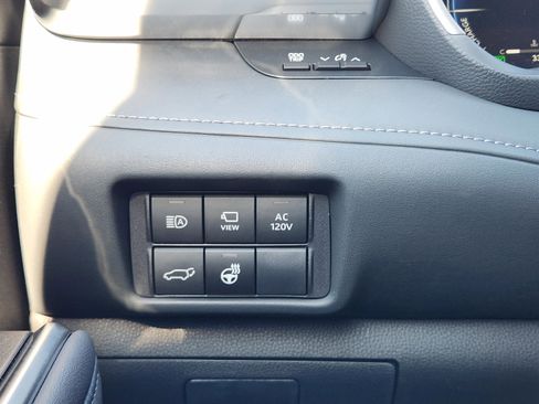 Used 2025 Toyota Highlander Platinum image 21