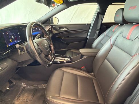 Used 2024 Chevrolet Trax RS FWD image 15