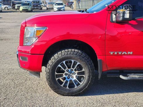Used 2022 Nissan Titan SV w/ SV Utility Package image 8
