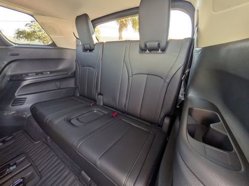 New 2026 INFINITI QX60 Luxe w/ Family Package image 15