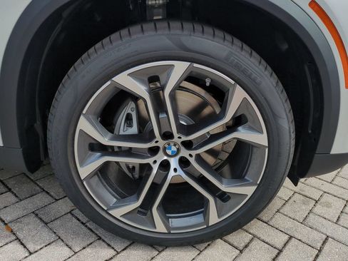 New 2026 BMW X5 xDrive40i w/ Premium Package AWD/4WD image 11