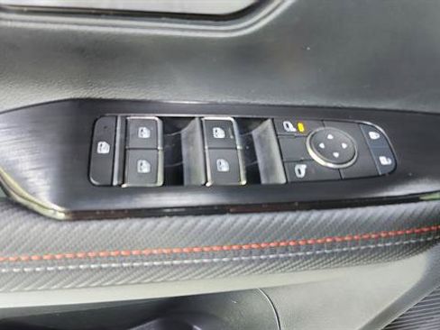 Certified 2025 Nissan Kicks SR FWD image 18