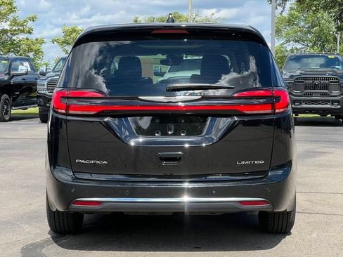 Used 2024 Chrysler Pacifica Limited FWD image 49