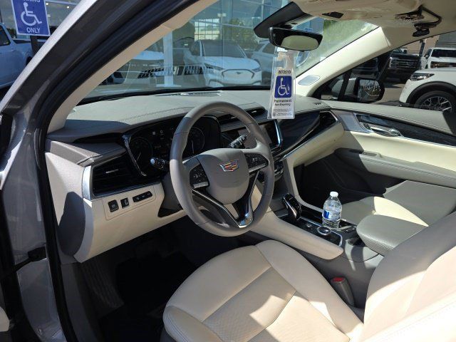 Used 2025 Cadillac XT6 Premium Luxury w/ Technology Package FWD image 8