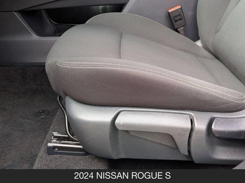 Used 2024 Nissan Rogue S FWD image 15