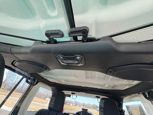 Used 2021 Jeep Wrangler Unlimited Sport image 24