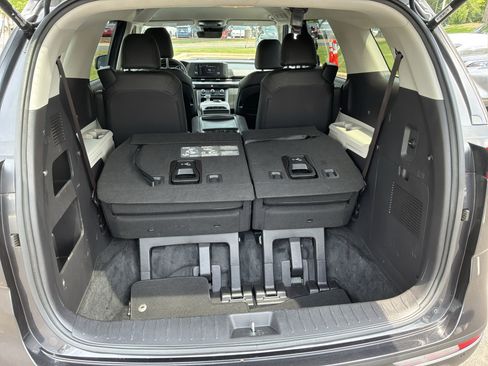 Used 2024 Kia Carnival LX FWD image 31