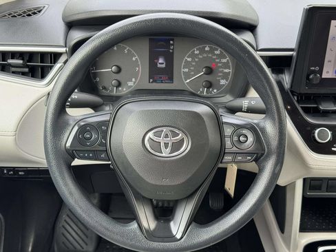 Used 2024 Toyota Corolla Cross L FWD image 11