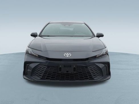 Used 2025 Toyota Camry SE image 2