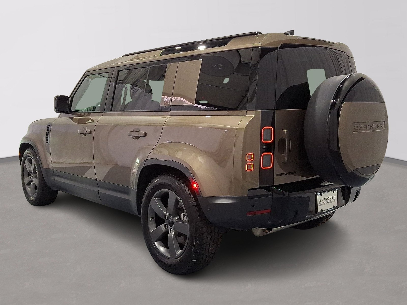 Certified 2026 Land Rover Defender 110 S AWD/4WD image 5