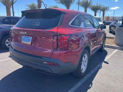 Used 2023 Kia Sorento LX image 3