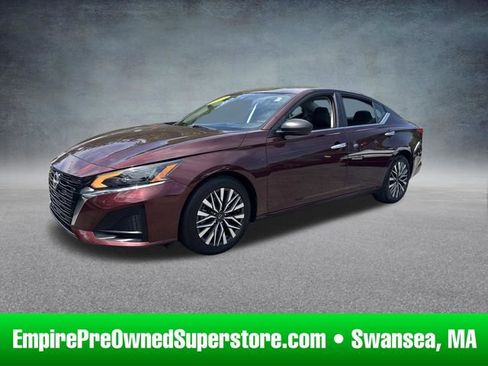 Used 2024 Nissan Altima 2.5 SV FWD image 1