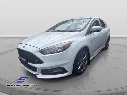Used 2015 Ford Focus ST image 3
