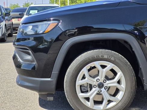 Used 2025 Jeep Compass Latitude AWD/4WD image 6