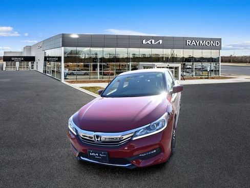 Used 2017 Honda Accord Sport image 7