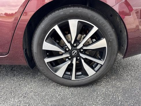 Used 2024 Nissan Sentra SV w/ SV Premium Package FWD image 12