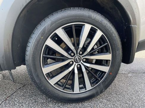 Used 2024 Nissan Pathfinder Platinum w/ Cargo Package image 10