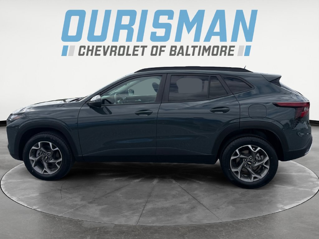 Used 2025 Chevrolet Trax LT FWD image 3