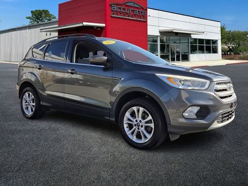 Used 2017 Ford Escape SE w/ Equipment Group 201A FWD image 7