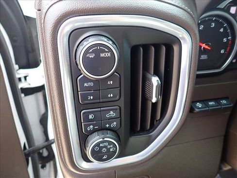 Used 2022 Chevrolet Silverado 1500 LTZ w/ Technology Package AWD/4WD image 16