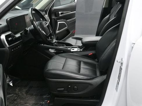 Used 2023 Kia Telluride EX w/ EX Captain's Chair Package image 17
