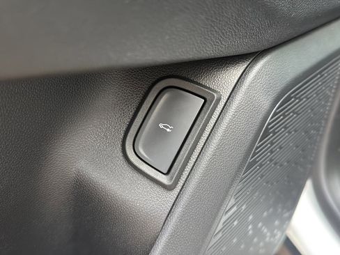 Used 2025 Chevrolet Equinox LT w/ Convenience Package II image 17