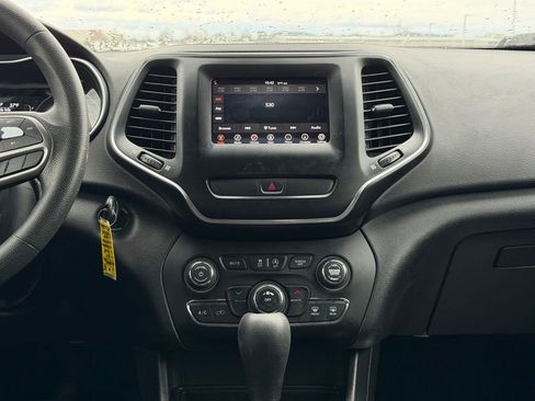 Used 2019 Jeep Cherokee Latitude w/ Popular Appearance Group image 16