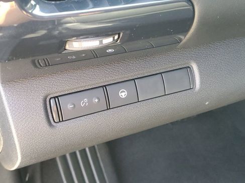 Used 2024 Nissan Pathfinder SV image 13