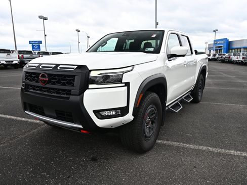 Used 2025 Nissan Frontier PRO-4X w/ Pro Convenience Package AWD/4WD image 4