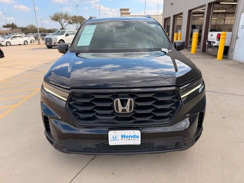 Certified 2023 Honda Pilot Sport image 3