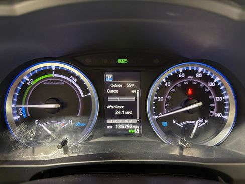 Used 2019 Toyota Highlander XLE AWD/4WD image 27