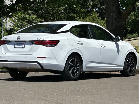 Used 2024 Nissan Sentra SV FWD image 2