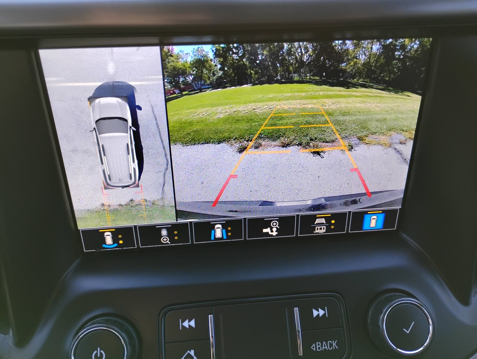 Used 2021 GMC Acadia AT4 w/ Technology Package AWD/4WD image 15