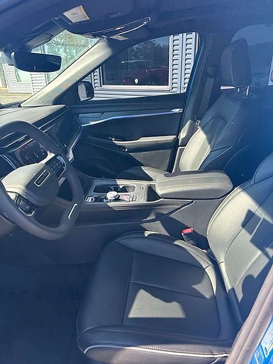 Used 2025 Jeep Wagoneer S Limited AWD/4WD image 35
