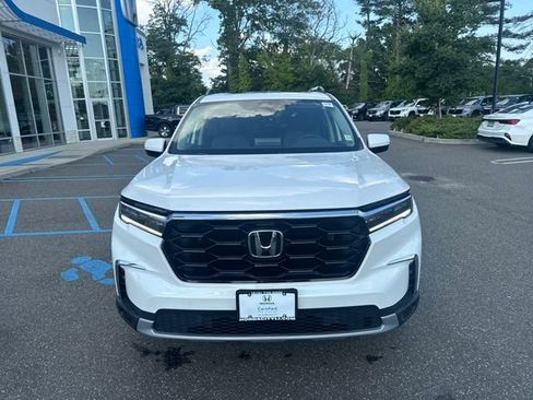 Used 2024 Honda Pilot Touring image 3