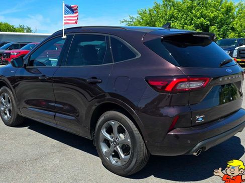 Used 2023 Ford Escape ST-Line w/ Tech Pack #1 AWD/4WD image 3
